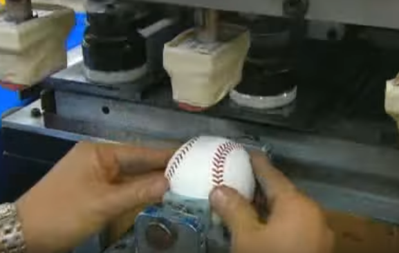 Como são feitas as bolas de baseball.